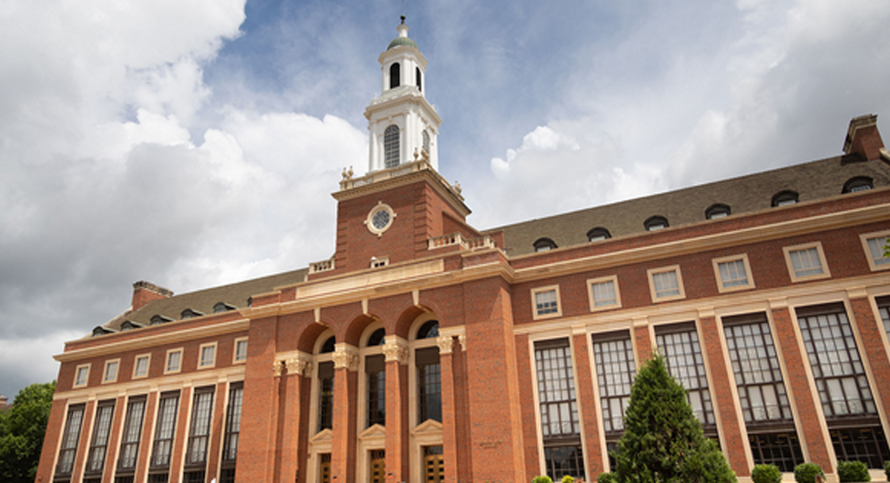 Picture of the Front Side of OSU Edmon Low Library